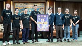 台鋼天鷹PVL奪冠　獻獎陳其邁力挺拚連霸