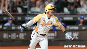 中職37年例行賽，統一獅指定打擊陳傑憲敲出清壘三壘安打。（圖／記者劉彥池攝影）