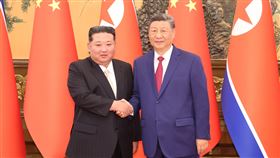 朝鮮勞動黨成立80週年  習近平向金正恩致賀電中共中央總書記習近平10日致電朝鮮勞動黨總書記金正恩，祝賀朝鮮勞動黨成立80週年。圖為今年9月習近平及金正恩在北京舉行會談。（中新社）中央社   114年10月10日