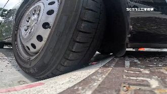 保桿殺手！巷口陡坡落差18cm　逾10車受害