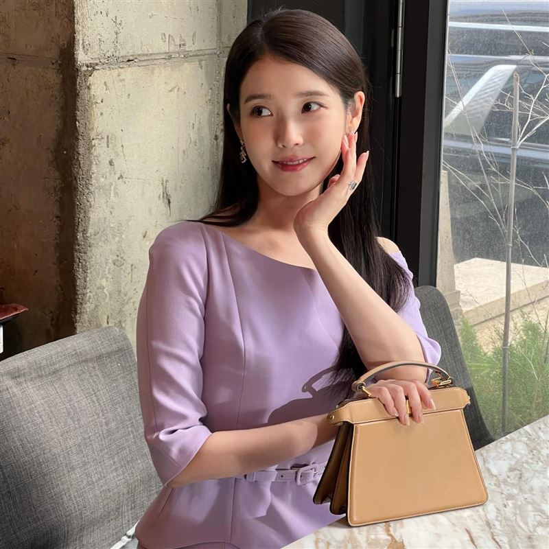 近期隨著選舉爭議發酵,相關話題再度被翻出討論。(翻攝自IU IG)