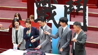 蔣萬安議會玩戰鬥陀螺　醫點破關鍵轟噁心