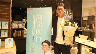 被黃國昌寫進新書！他：心情像被狗咬到