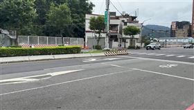 警方開槍的路口。（圖／翻攝畫面）