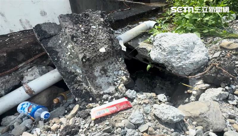 花蓮台九線安通段拓寬工程挖斷排水!住戶怒控:老家恐成淹水戶。(圖/記者呂彥攝影)
