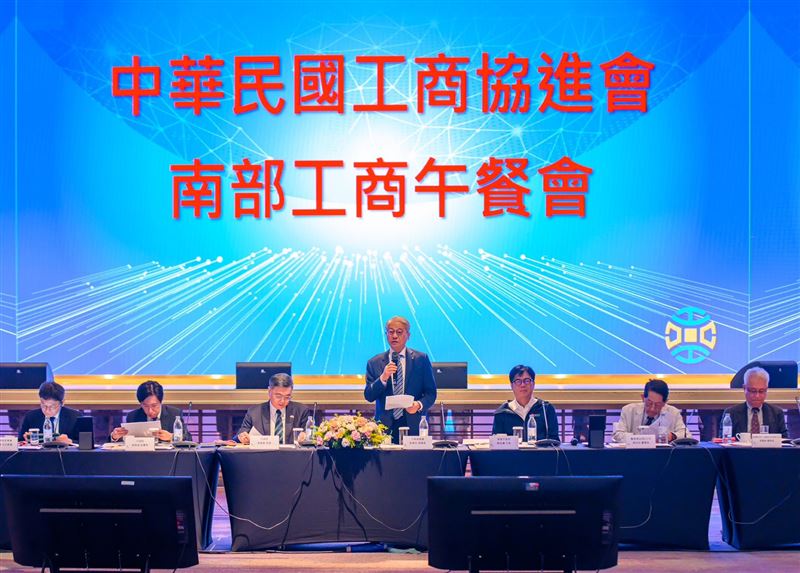 工商協進會理事長吳東亮看好台灣經濟表現,指出在AI供應鏈帶動下,今年經濟成長率有望突破10%,帶動台股板塊資金活水。(圖/工商協進會提供)
