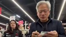 黃仁勳被喊爸爸超淡定　親女兒反應成焦點