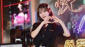 日本賽車皇后名取久留美（Natori Kurumi）來台擔任串燒店一日店長。（圖／記者鄭孟晃攝影）