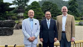 侯友宜與谷立言、片山和之、同遊平溪貢寮。（圖／翻攝自AIT）
