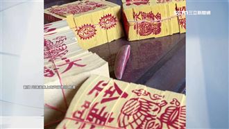 小貓闖廟「推倒立筊」　信徒：虎爺派來的