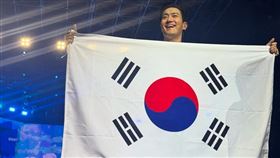 韓團Super Junior成員崔始源在6/6「顯忠日」特地前往悼念為國犧牲的先烈。（圖／翻攝自IG @siwonchoi）