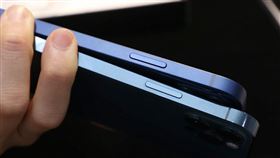 iPhone 12開賣首日（圖／記者邱榮吉攝影）