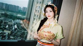 白鹿歷經一個多月抹黑網暴且現在還進行中，雖然抖音掉粉超過百萬，但也虐出一批死忠粉為她戰鬥。（白鹿微博）