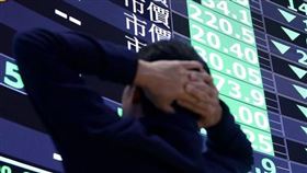 專家預期，本周台股開盤再下殺2千點的機率高達8成。（圖／黃耀徵攝）