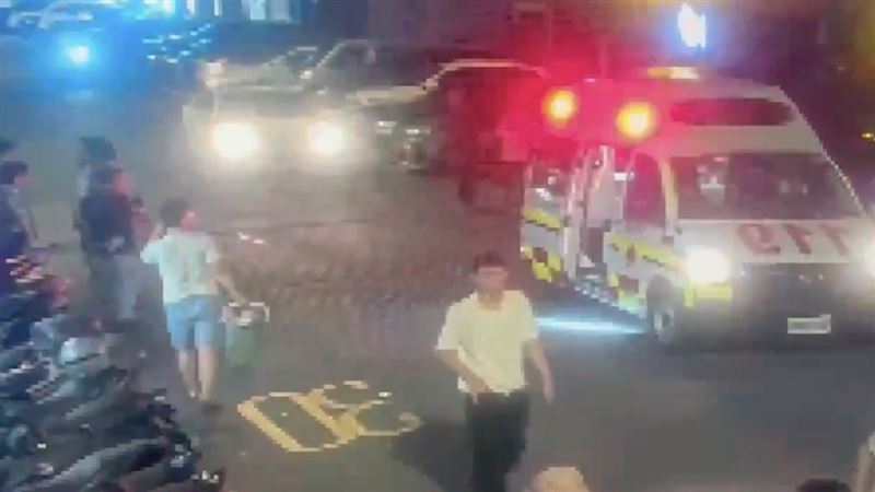楊男對洪男噴灑辣椒水後,於犯案後逃離現場。(圖/翻攝畫面)