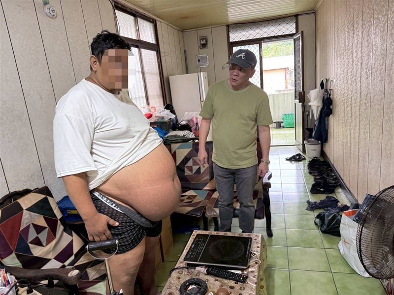 來不及陪兒到18歲!基隆肝硬化巨肚爸一個人在家過世,13歲兒子在寄養家庭「有感應」奔回家驚見父屍。(圖/翻攝自《愛的延續》公益協會臉書)