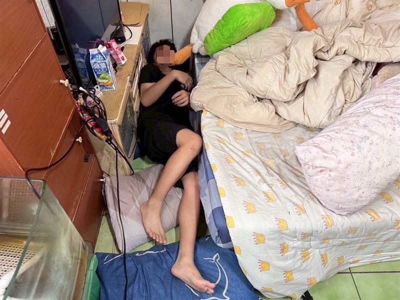 來不及陪兒到18歲!基隆肝硬化巨肚爸一個人在家過世,13歲兒子在寄養家庭「有感應」奔回家驚見父屍。(圖/翻攝自《愛的延續》公益協會臉書)