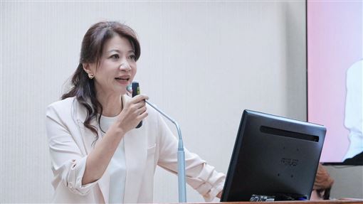 社工涉吞長者老本　綠轟蔣萬安荒腔走板