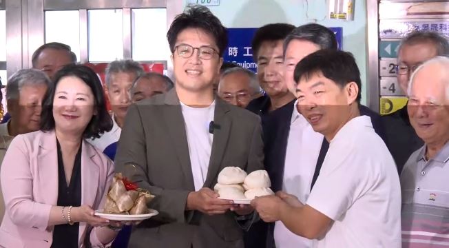 解決機車族痛點?沈伯洋赴機車公會座談