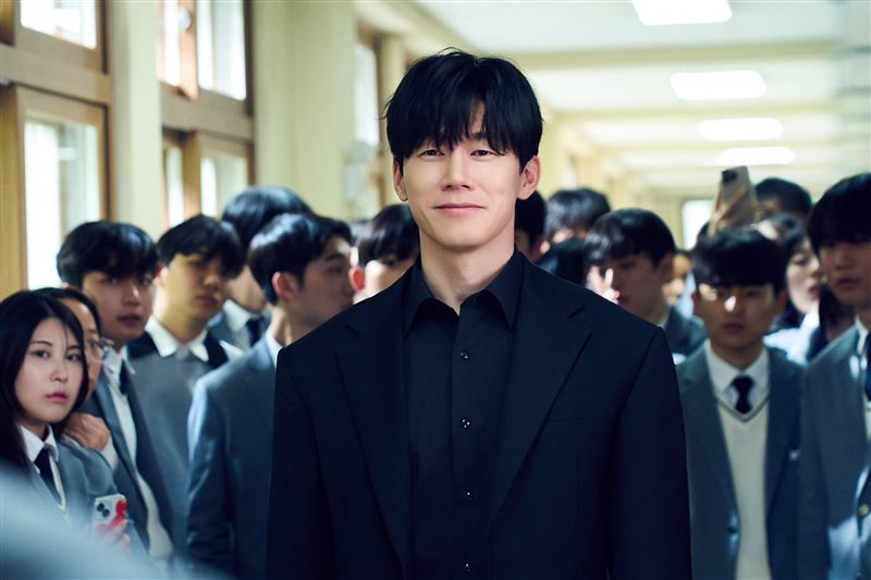 韓劇《鐵拳教育》上線後話題不斷。(圖/Netflix提供)