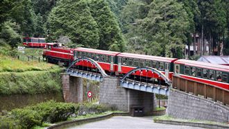 新／暴雨將炸！阿里山林鐵停駛2天