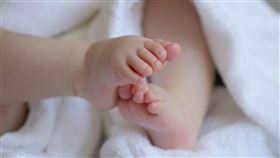 2歲女童萱萱遭母親的男友殘忍虐死。（示意圖／PIXABAY）