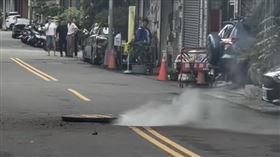 台中,爆炸聲,道路,人孔蓋,噴飛（圖／翻攝自Threads @zgmf.x10a.type2）