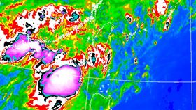 明後天「鋒面正式壓境」　氣象署曝：2地雨彈最猛烈。（圖／氣象署）
