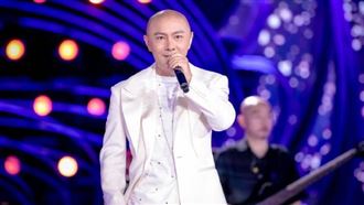 張衛健揭「光頭之謎」自曝片場下跪內幕