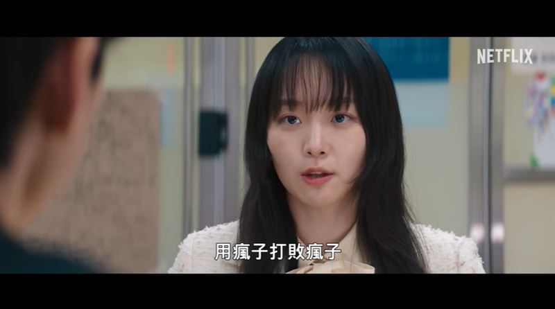 《鐵權教育》震撼全亞洲原因曝光！以暴制暴痛打霸凌者　全網大呼過癮。（圖／翻攝自《鐵權教育》正式預告、正式前導預告）