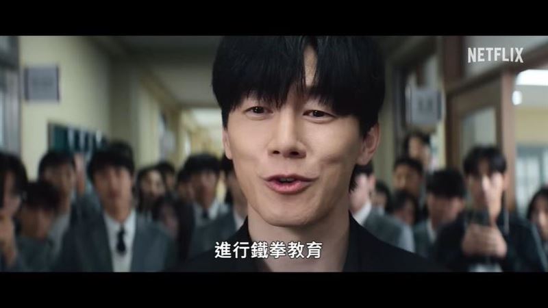 《鐵權教育》震撼全亞洲原因曝光！以暴制暴痛打霸凌者　全網大呼過癮。（圖／翻攝自IG @netflixkr、翻攝自《鐵權教育》正式預告、正式前導預告、netflix提供）