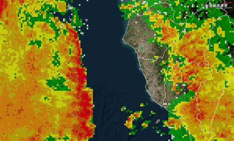 大範圍強降雨帶快速移動中!粉專緊急示警