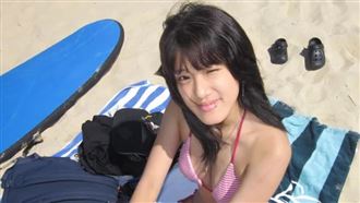 梧桐妹海邊解放火辣曲線！纖腰美背全看光