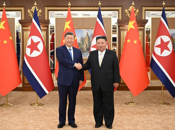 中國國家主席習近平到北韓訪問，8日與北韓領導人金正恩舉行會談（圖／翻攝自中國外交部網站）