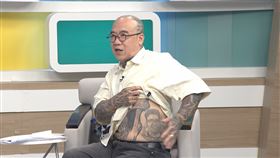 鋼鐵爸將兒子刺在腰腹上紀念。（圖／和展影視提供） 