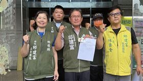 邱建富前往民進黨彰化縣黨部遞交退黨申請書（圖／翻攝自邱建富臉書）
