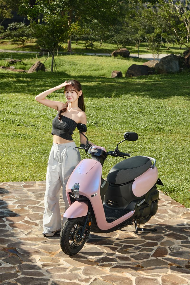 全車僅93公斤的輕量化設定適合女性騎士。(圖/SYM提供)