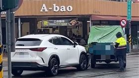 吃飯皇帝大？台中男車禍「為先買便當」秒落跑消失　體內竟測出有酒精（圖／翻攝自Threads @monkey72612）