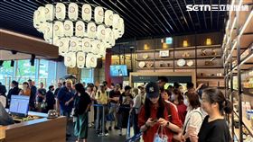 欣葉日料「彩膳楽亭」今日試營運第一天，現場排滿人潮。（圖／記者李育道攝影）