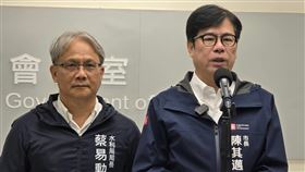 豪雨影響　陳其邁：山區已撤離1904人高雄市桃源區、六龜區、那瑪夏區、茂林區及甲仙區9日停班停課。市長陳其邁（右）表示，市府料敵從寬，已撤離1904人。中央社記者蔡孟妤攝 115年6月9日