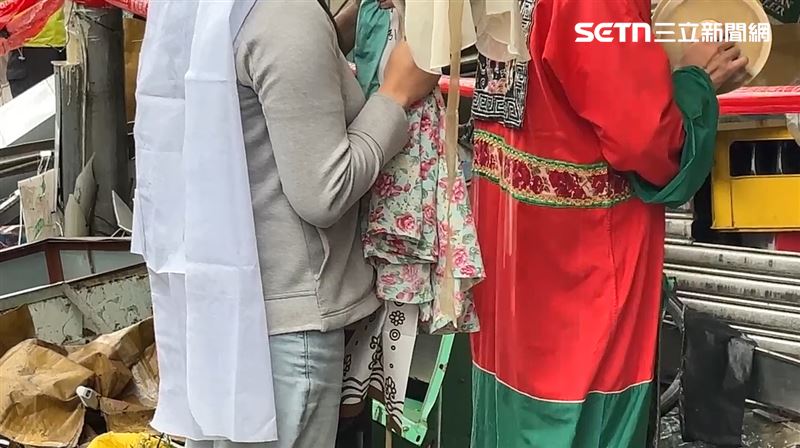 新/氣爆夫妻雙亡!女兒抱媽媽衣服招魂