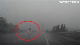 國道奪命飛輪從天降　車頂砸出大洞1命危