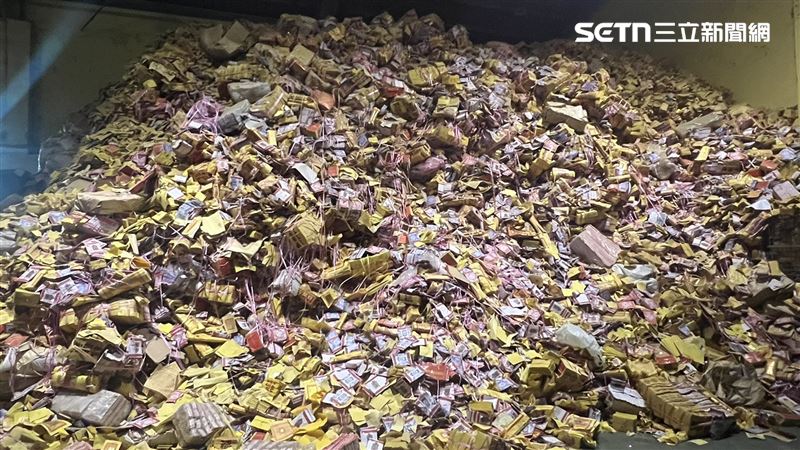 台南市議員林燕祝今（9)日於議會爆料，「神明與祖先」紙錢混燒，量能不足導致西信眾祭祖心意延遲。（圖／林燕祝提供）