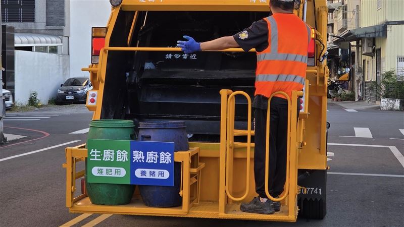 彰化清潔隊員酒駕車禍!隊上又搜出整箱酒