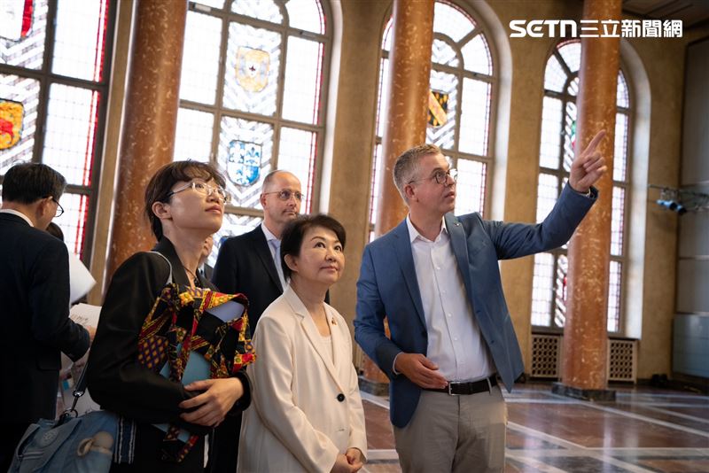 盧秀燕率團出訪德國,德國時間8日拜會德國布蘭登堡邦議會、柏林市政府,針對交通、教育、文化、產業等議題進行充分交流。(圖/台中市政府提供) (圖/台中市政府提供)