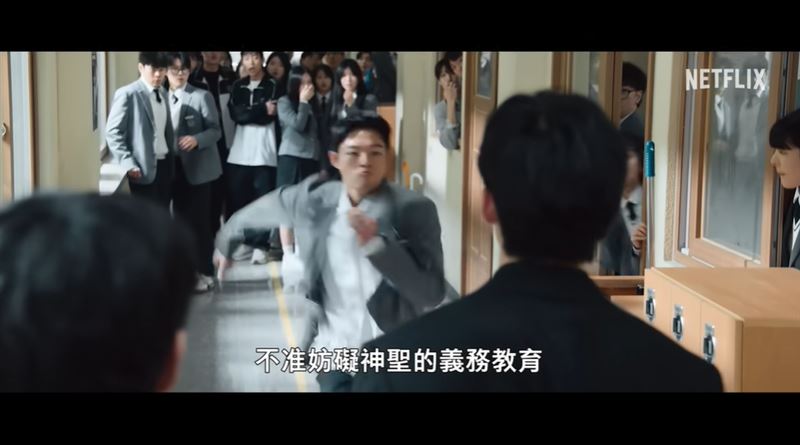 從《鐵拳教育》看台灣校園危機,這10大金句說出大家不敢面對的真相。(圖/翻攝自《鐵拳教育》正式預告、正式前導預告)