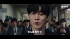 從《鐵拳教育》看台灣校園危機，這10大金句說出大家不敢面對的真相。（圖／netflix提供、翻攝自《鐵拳教育》正式預告、正式前導預告）