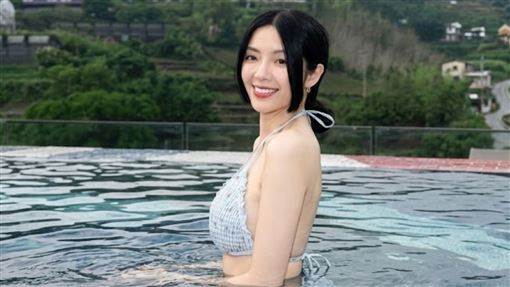 嘉義議員曬比基尼辣照！內文藏10萬元好康