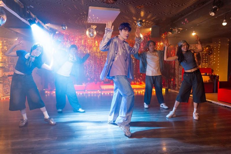 張鶴曦遠距學習MV舞蹈,成為一大挑戰。(圖/張鶴曦工作室 Chai Chang Studio提供)