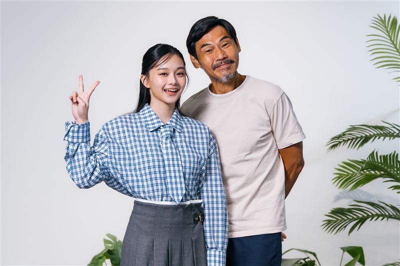 夏靖庭和邵奕玫在劇中飾演祖孫 。(圖/大愛提供)